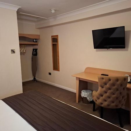 ניוקאסל אנדר ליים Borough Arms Hotel מראה חיצוני תמונה