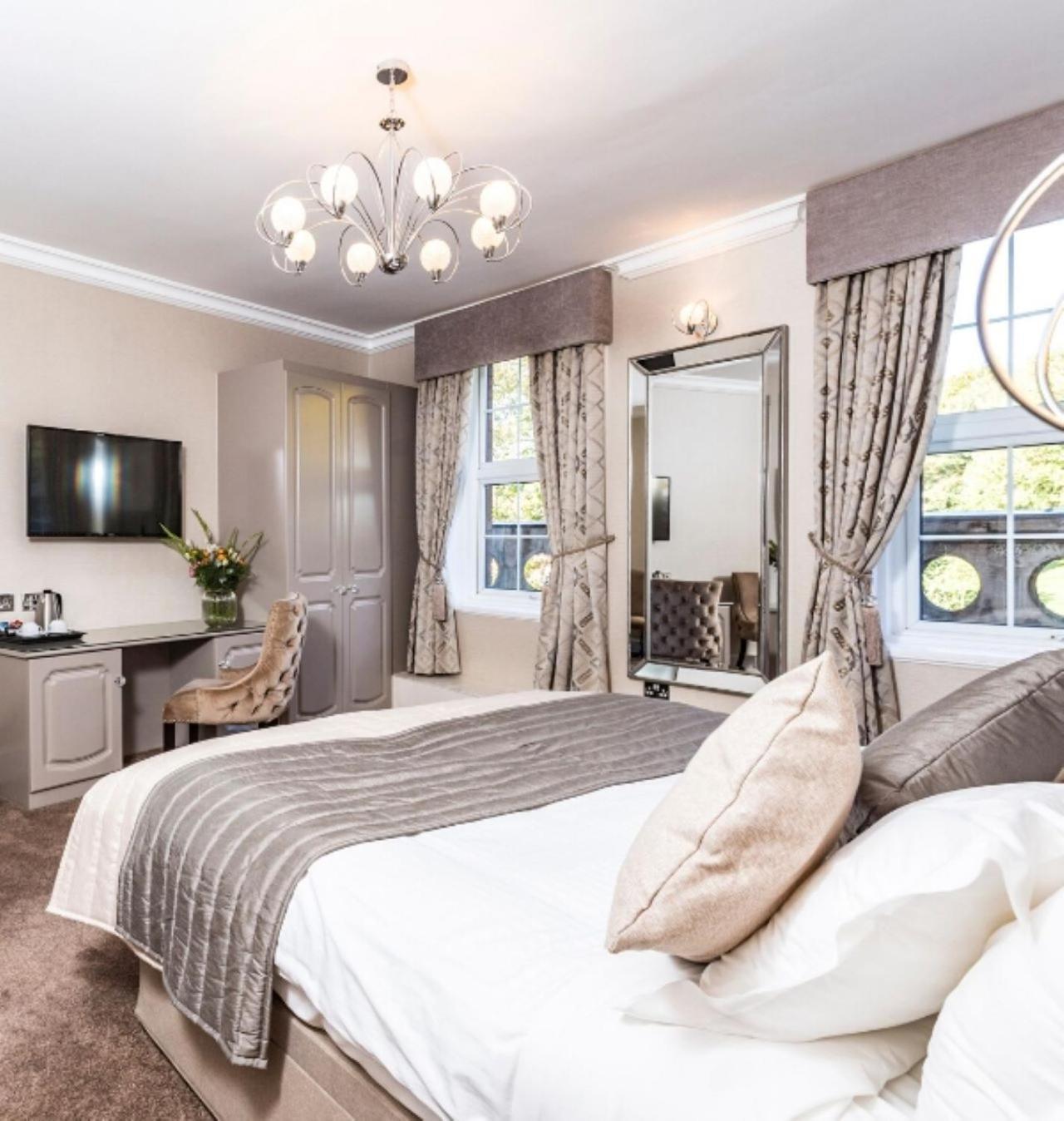 ניוקאסל אנדר ליים Borough Arms Hotel מראה חיצוני תמונה