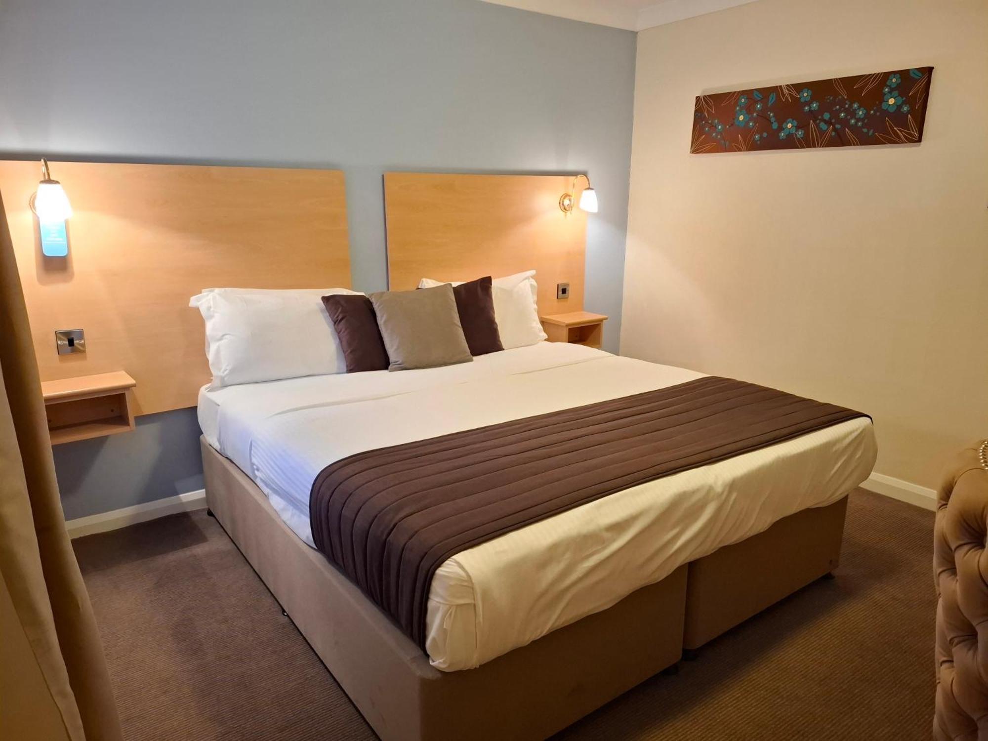 ניוקאסל אנדר ליים Borough Arms Hotel מראה חיצוני תמונה