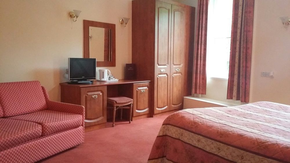 ניוקאסל אנדר ליים Borough Arms Hotel מראה חיצוני תמונה