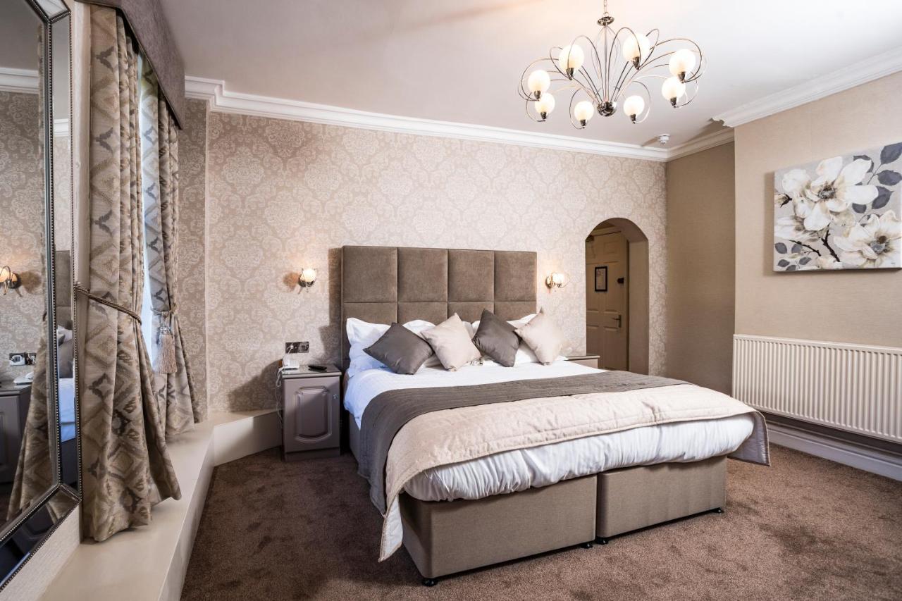 ניוקאסל אנדר ליים Borough Arms Hotel מראה חיצוני תמונה