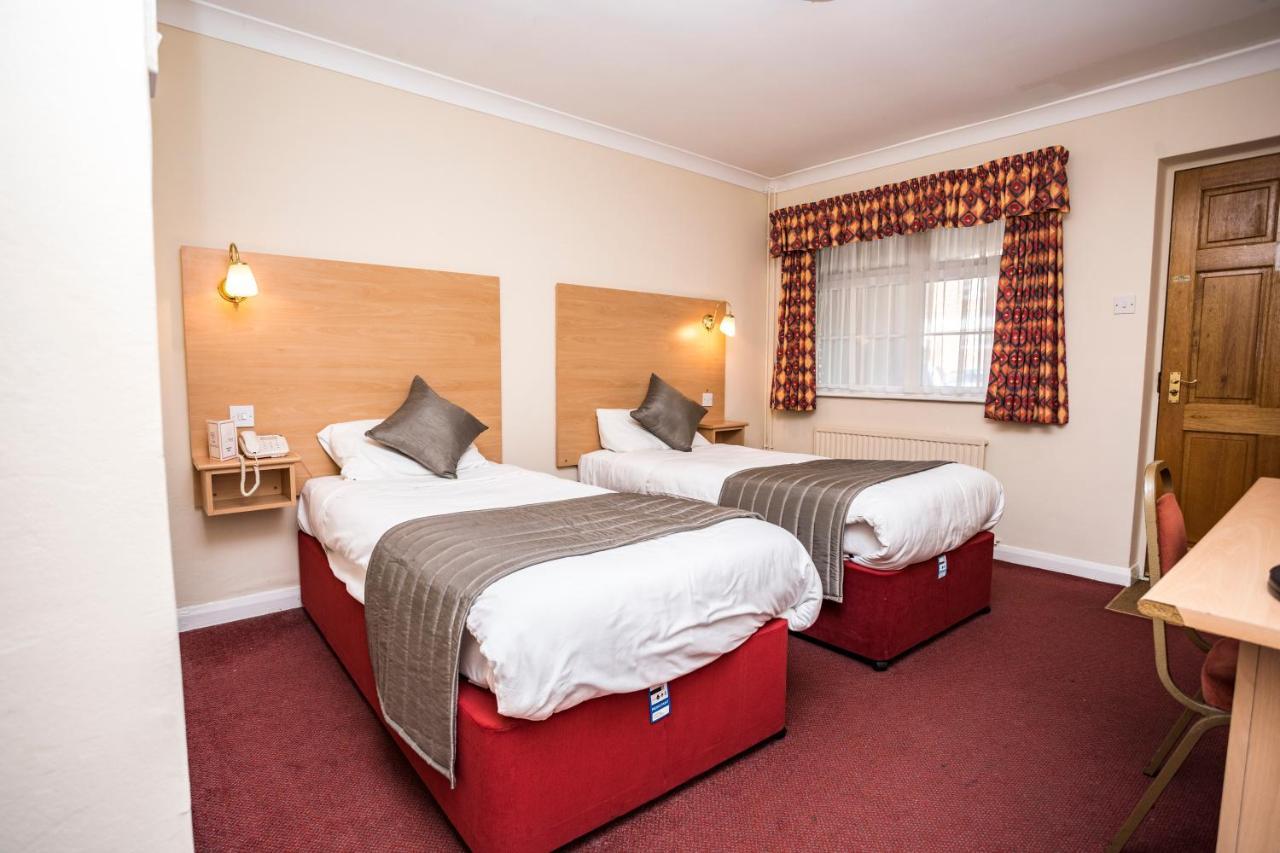 ניוקאסל אנדר ליים Borough Arms Hotel מראה חיצוני תמונה