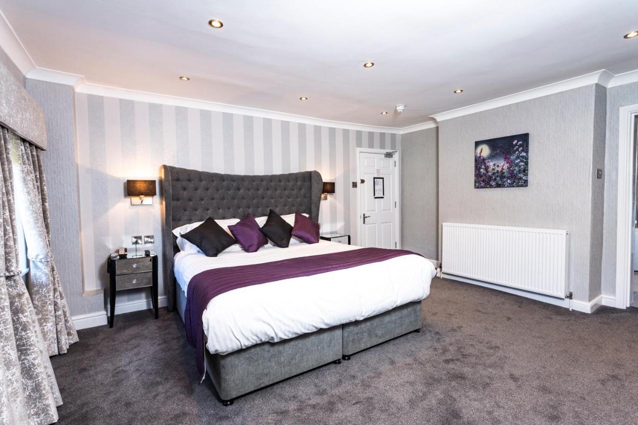ניוקאסל אנדר ליים Borough Arms Hotel מראה חיצוני תמונה
