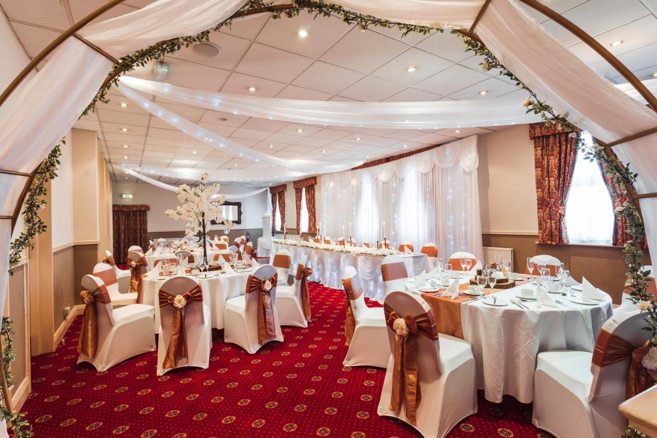 ניוקאסל אנדר ליים Borough Arms Hotel מראה חיצוני תמונה
